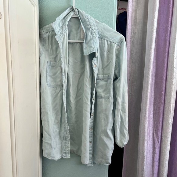 Light wash denim button up - Picture 3 of 4